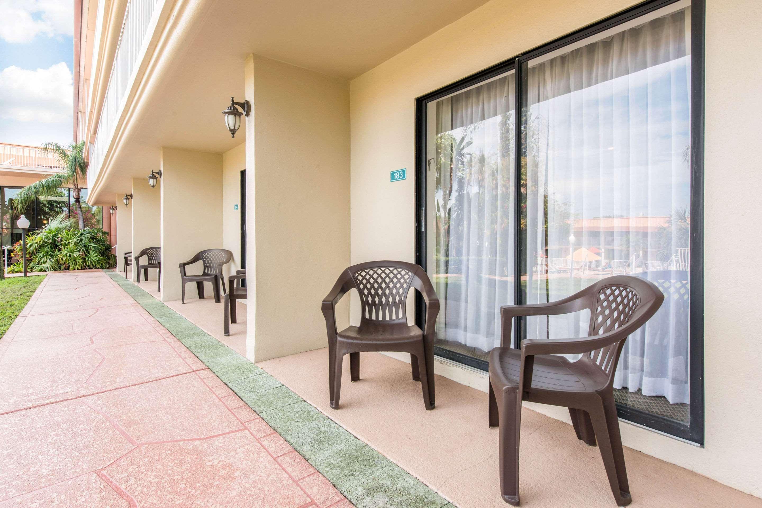 Quality Inn & Suites Tarpon Springs South Esterno foto